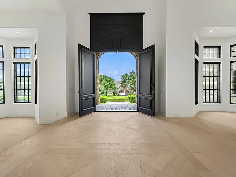 5345 Monterey Dr — Photo 3