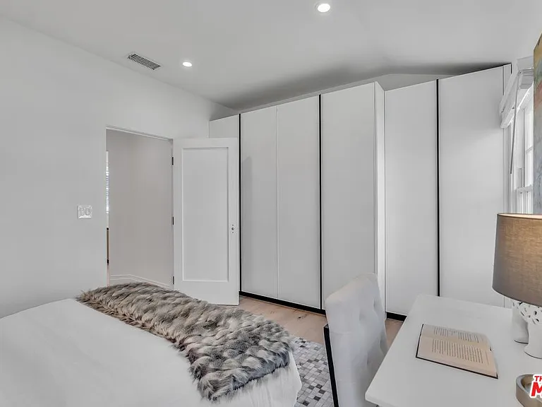 135 S Linden Dr — Photo 31