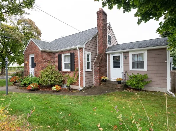14 Elm St, Stoneham, MA 02180