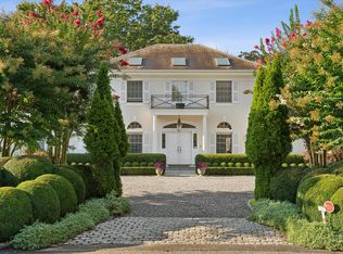 31 Terry Ct, Southampton, NY 11968