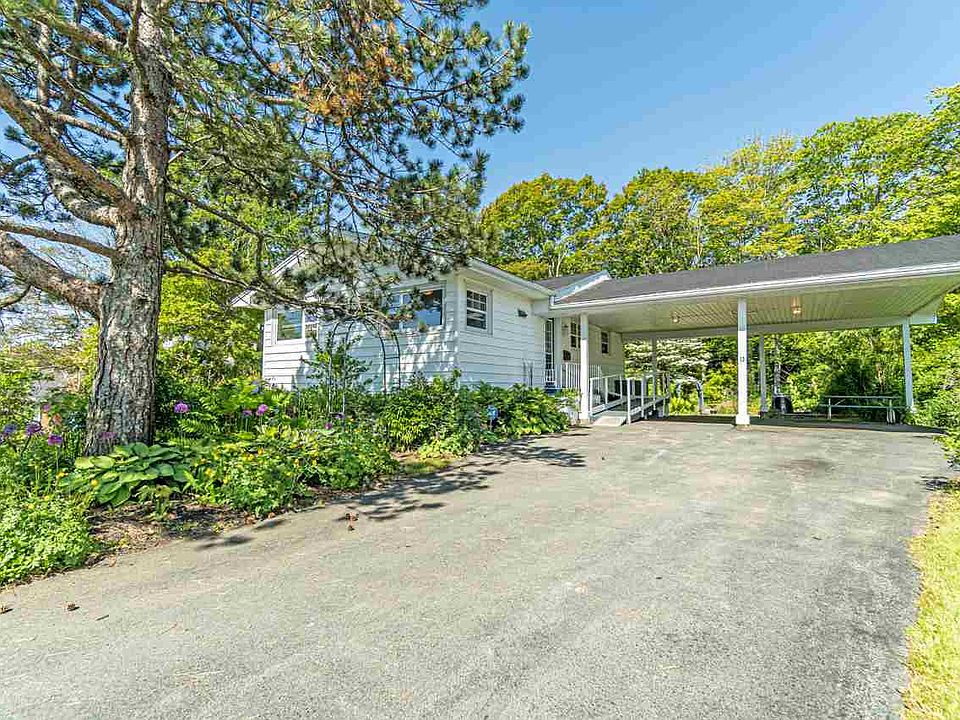 1st image of 10 Lincoln Dr