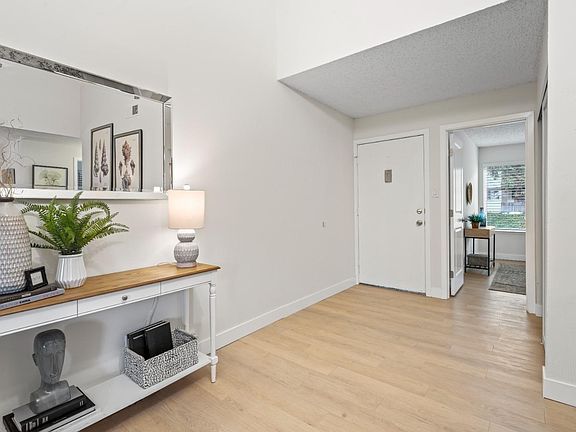 2nd image of 355 Parkview Terrace #I6