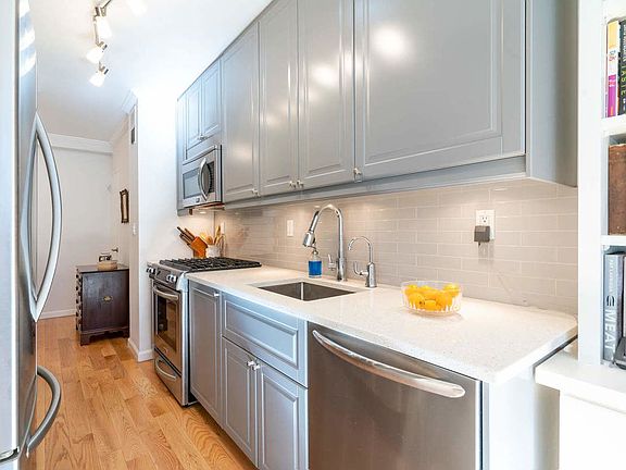 3rd image of 122 Ashland Pl APT 6-L