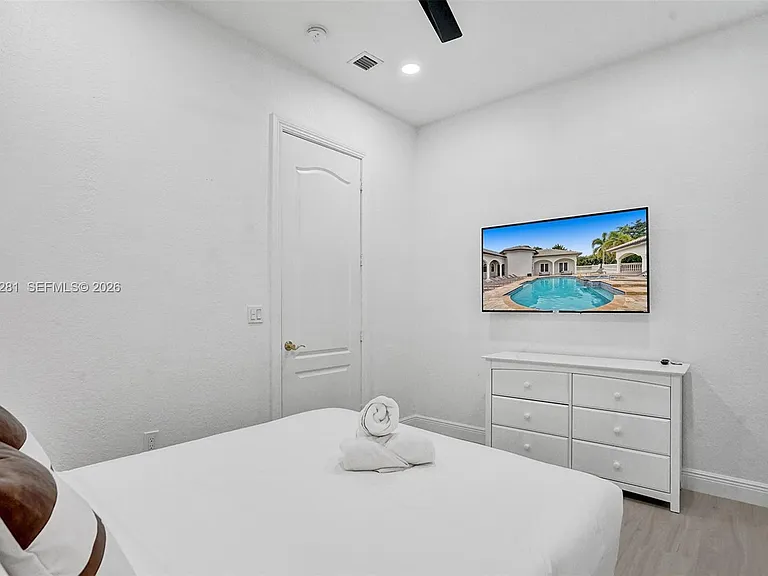13751 Pine Meadow Ct — Photo 55