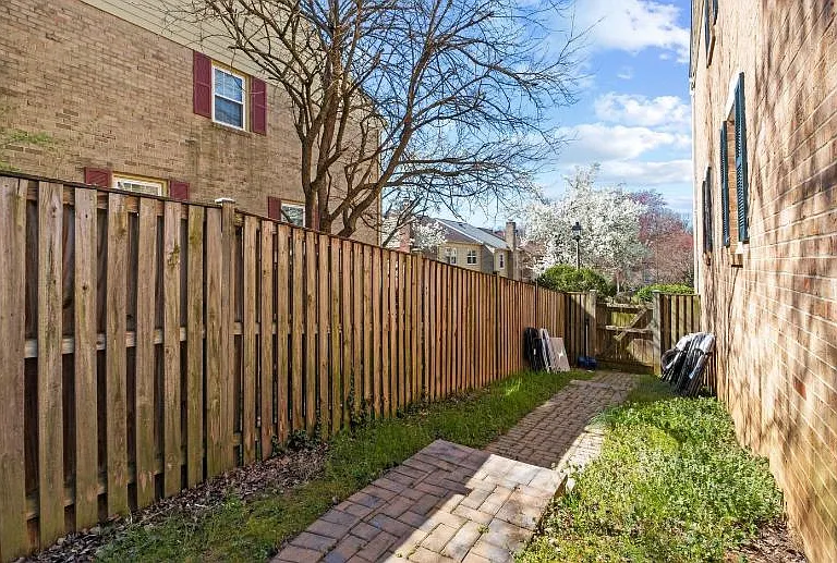 Forestdale Dr — Photo 14