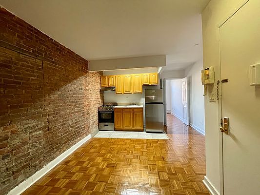 2nd image of 172 E 106th St APT 3B