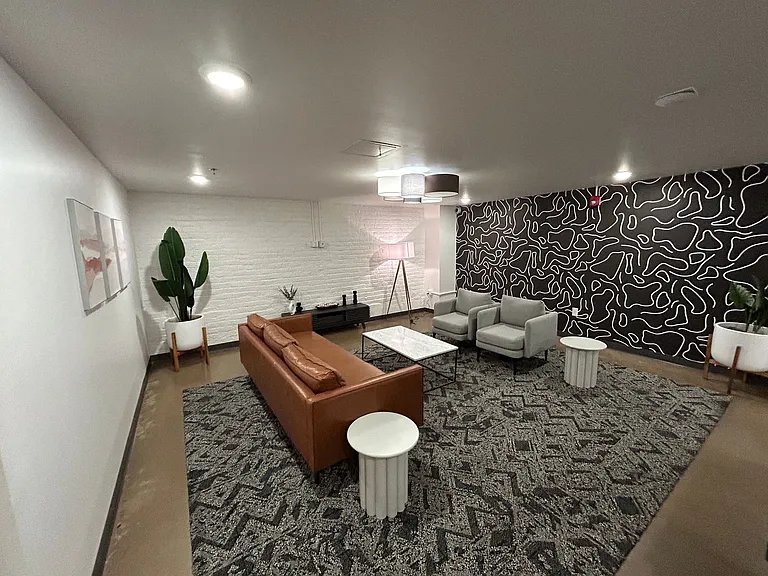 Atrium on Broad Apartments — Photo 20