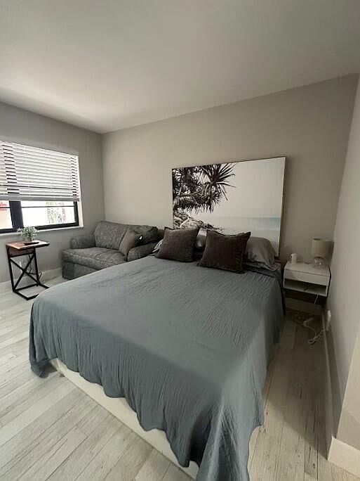 1st image of 664 SE 20th Avenue #1