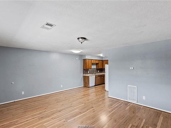 5th image of 609 Wades Way #1