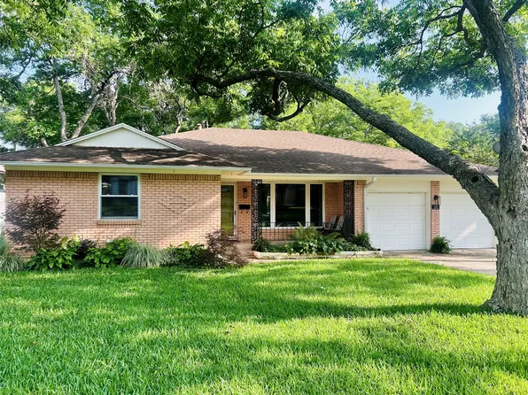 8306 Stonycreek Dr, Dallas, TX 75228