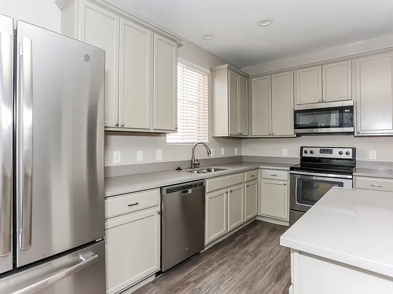 1724 Gayla Creek Dr — Photo 7