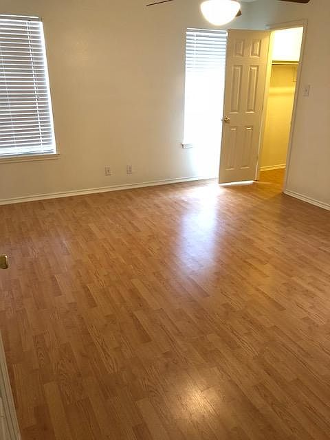 1st image of 925 Brittany Dr
