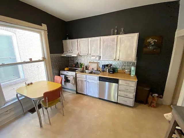 220 W 2nd Ave #1 — Photo 5