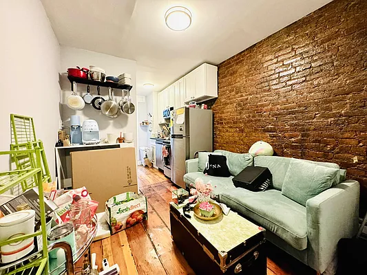 Rented by Metropolitan Property Group | media 26