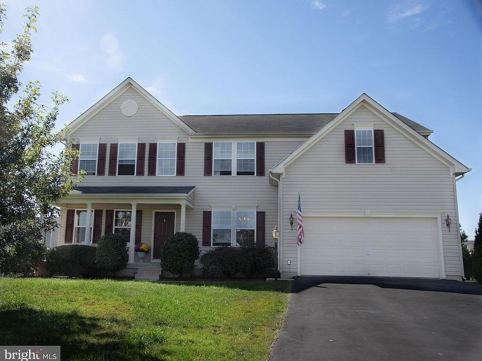 Large 4/5 bedroom, 2.5 bath home, on cul-de-sac
