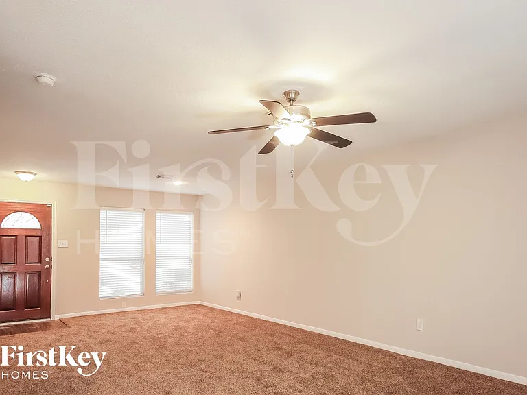 7223 Foxcrest Ln — Photo 3