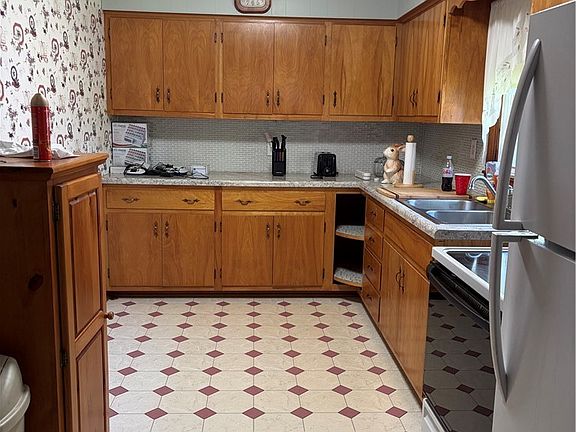 5th image of 303 W Main St #6