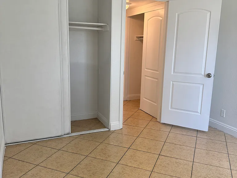 721 W 1st St #F103 — Photo 9
