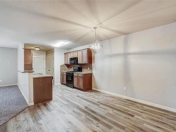 2nd image of 432 Sterling Pointe Way