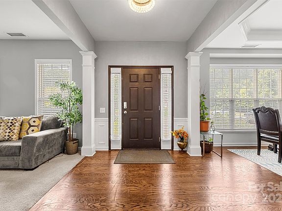 3rd image of 8709 Barrelli Ct