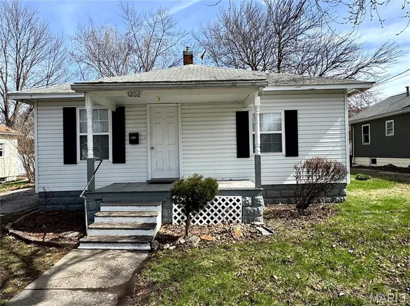 1202 N Madison St, Litchfield, IL 62056