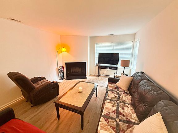 4th image of 156 Driftwood Ct