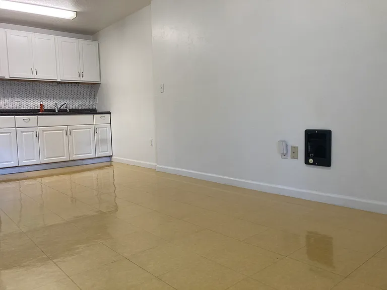 1095 W 7th Ave — Photo 4