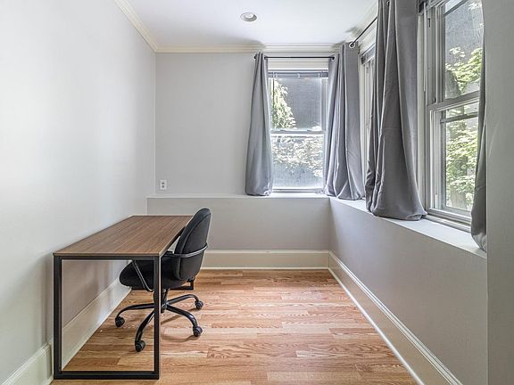 3rd image of 129 Chiswick Rd APT 6A