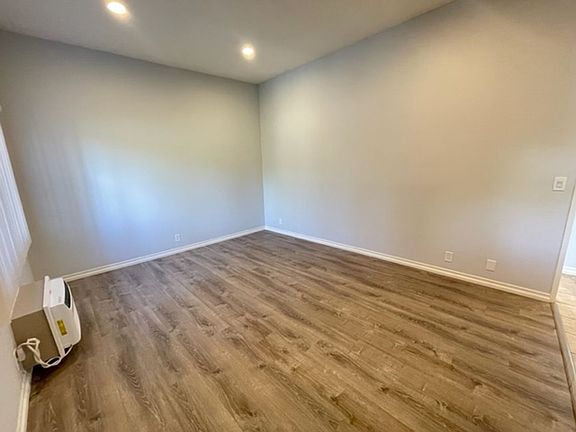 2nd image of 1518 Hazelwood Ave #15187