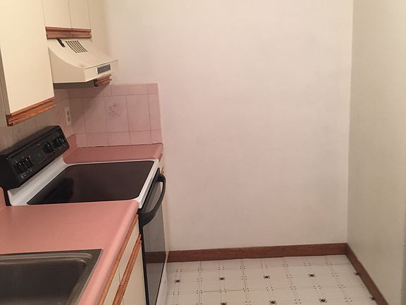 5th image of 43 Village Ct