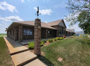 910 E Shore Dr, Lake View, IA 51450