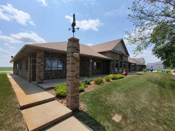 910 E Shore Dr, Lake View, IA 51450