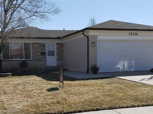 32326 Parker Cir, Warren, MI 48088