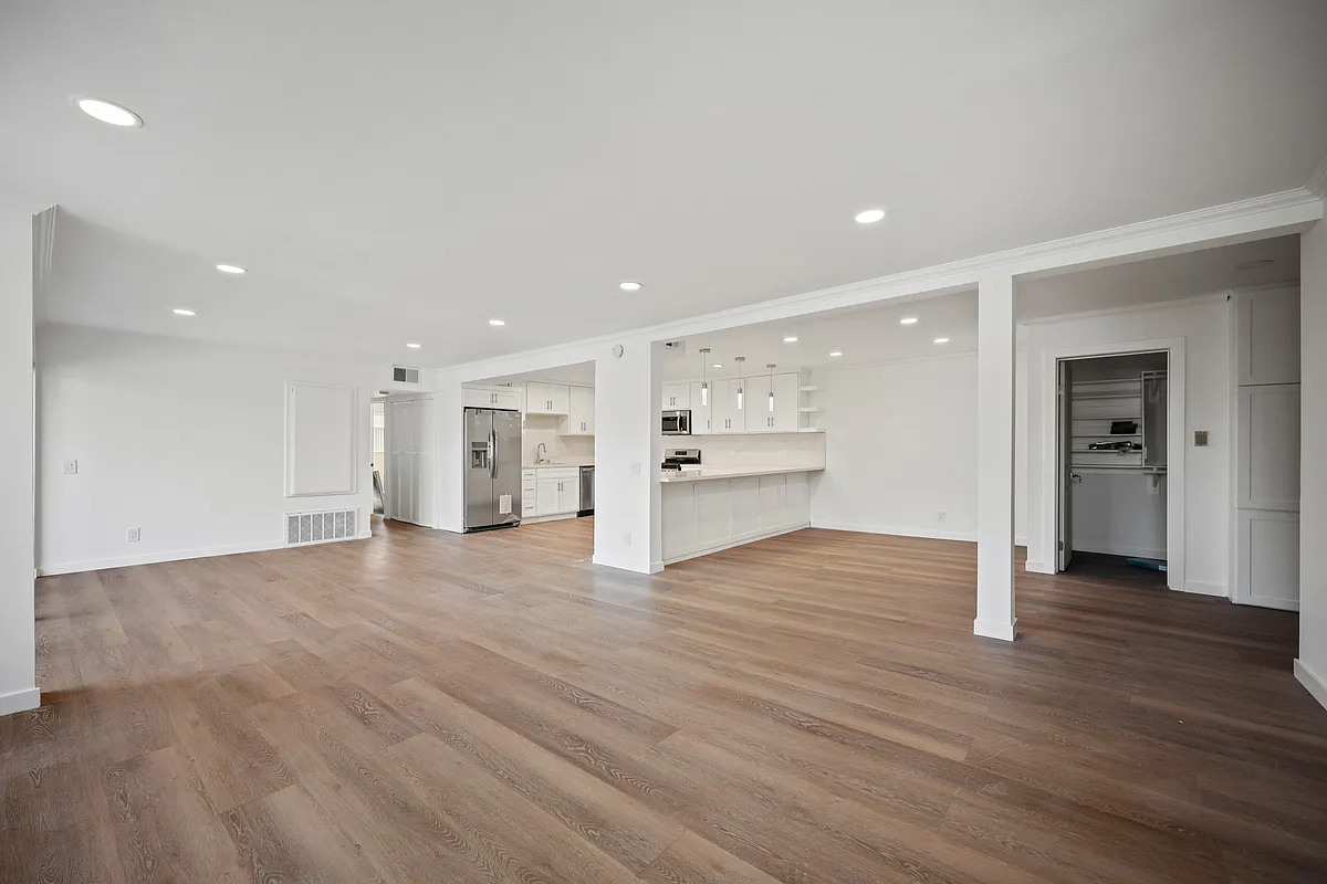 Building Photo - 1815 Butler Ave #103