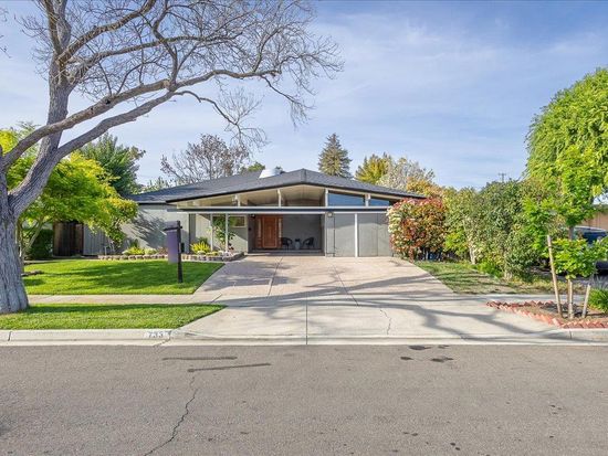 733 Stendhal Ln, Cupertino, CA 95014