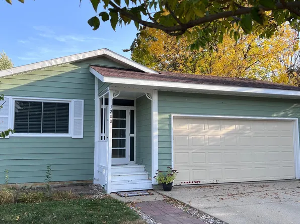 1200 Dana Dr SE, Willmar, MN 56201