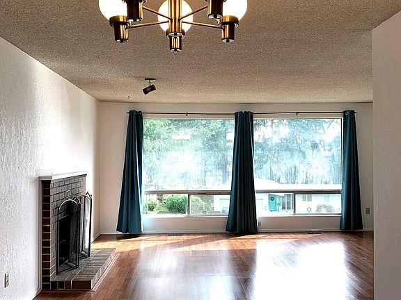 Open dining area to main living area