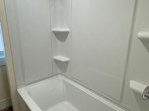 3rd image of 156 Oak St #4L