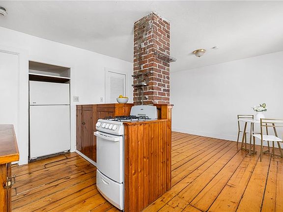 4th image of 14 Brinley St APT 3