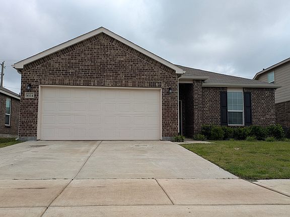 quite and nice neighborhood with swimming pool, easy access 35w and 287