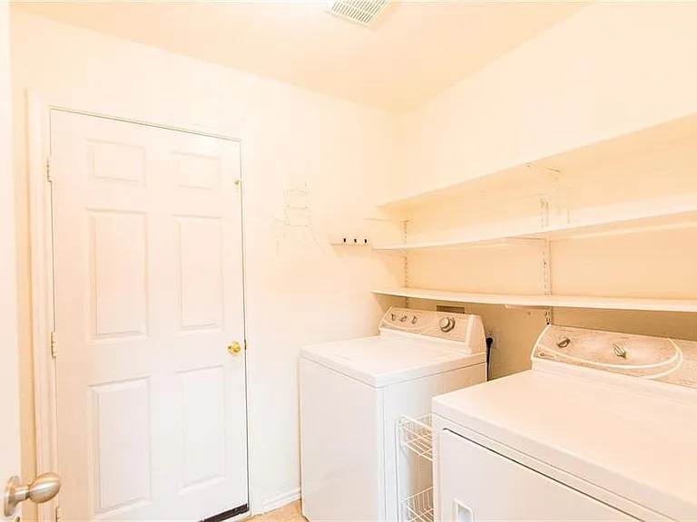 234 Silvercreek Dr — Photo 17