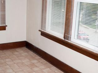 2613 1/2 University Ave, Dubuque, IA 52001