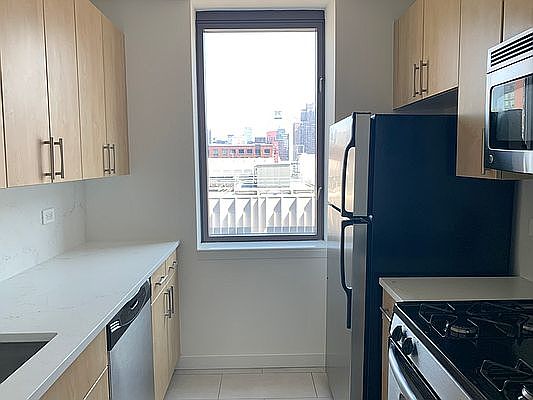 5th image of 520 W 43rd St APT 15C
