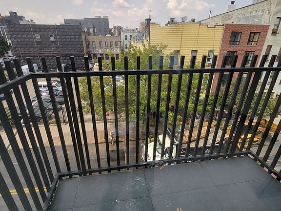 5th image of 1336 Dekalb Ave #403