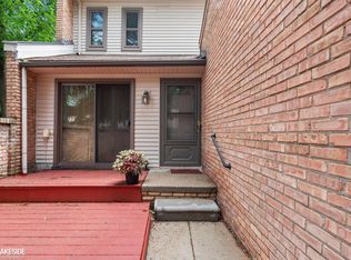 368 Willow Grove Ln, Rochester, MI 48307