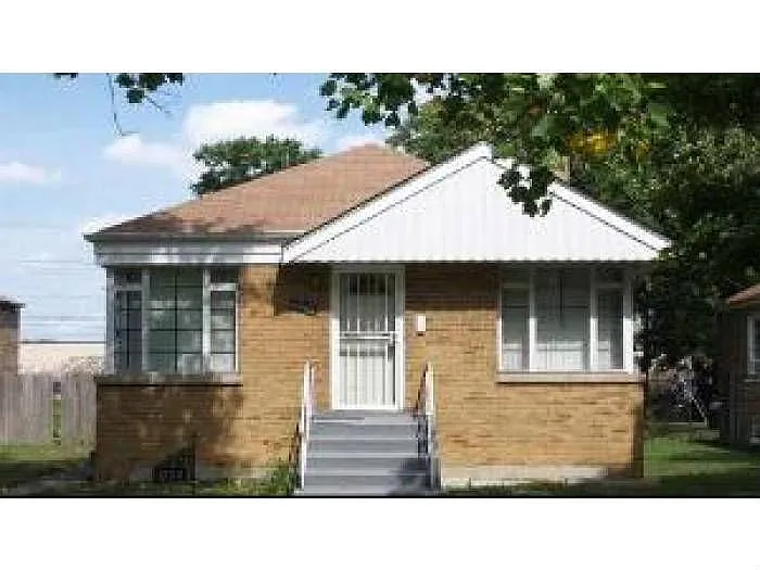 10943 S Eberhart Ave photo 1