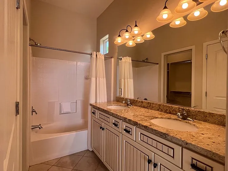 725 N Villa St — Photo 13