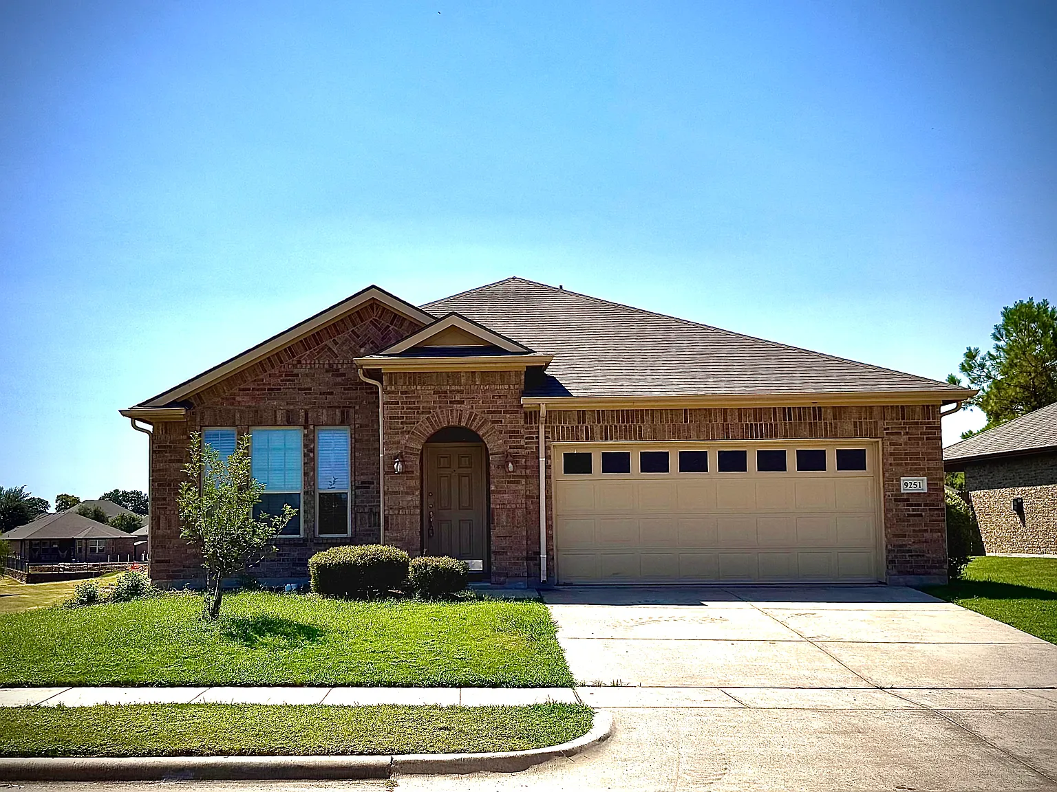 4 bed, 1976 sqft, $2,500 — Photo 1