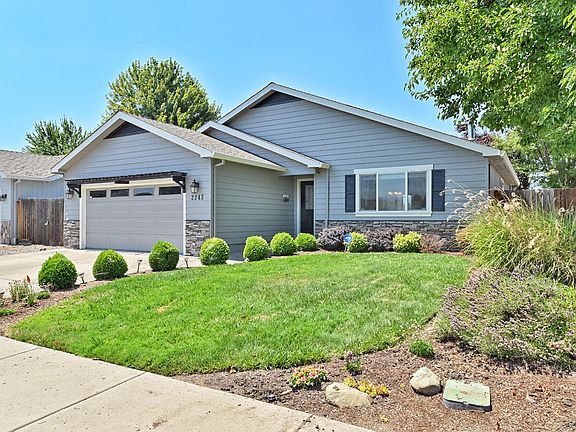 3rd image of 2243 Manchester Dr