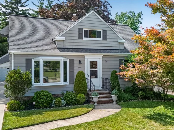 1680 Harwich Rd, Lyndhurst, OH 44124